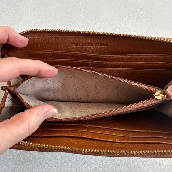 Michale Kors Tan Leather Jet Set Zip Around Continental Wallet - Picture 6 of 8